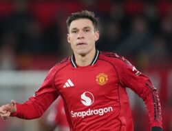 Ugarte Ceritakan Manfaat Menjadi Pemain Cadangan di Manchester United