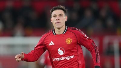 Ugarte Ceritakan Manfaat Menjadi Pemain Cadangan di Manchester United