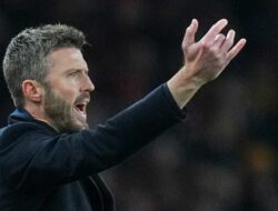 Carrick Merespons Tenang Kritikan Scholes Setelah Kekalahan MU