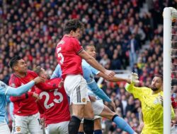 Evaluasi Performa Tim Ditarik Keluar Lawan Crystal Palace, Dua Bek MU ini Alami Cedera?