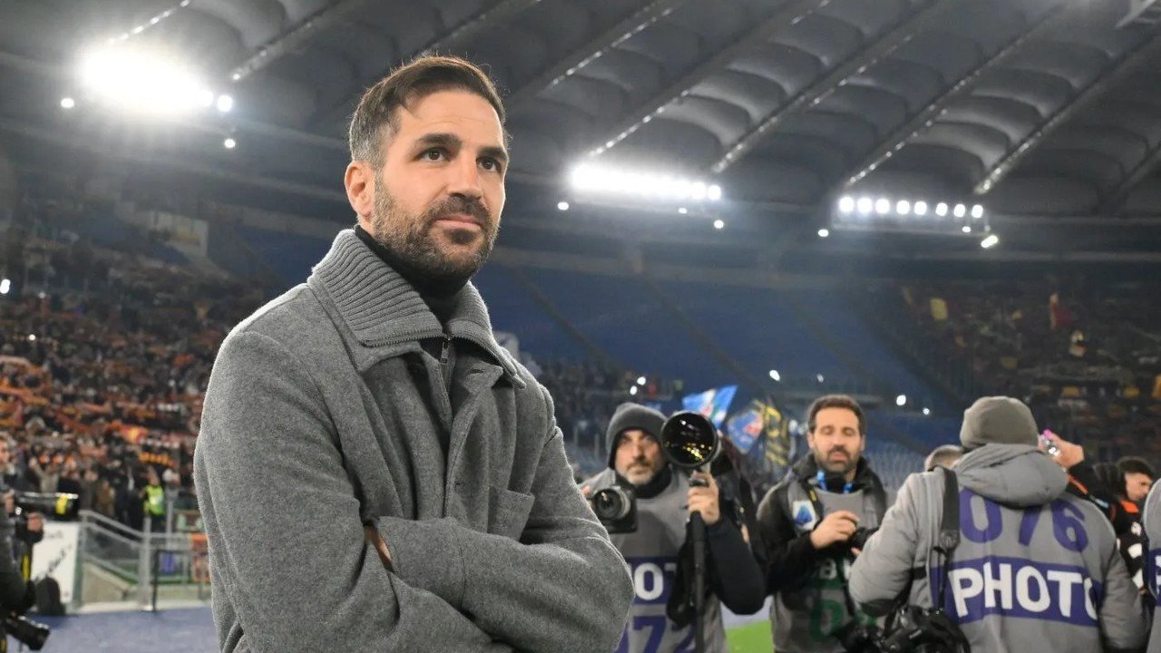 Analisis Dampak Strategi Como Roma Memanas! Cesc Fabregas Haramkan Pemainnya Bahas Liga Champions