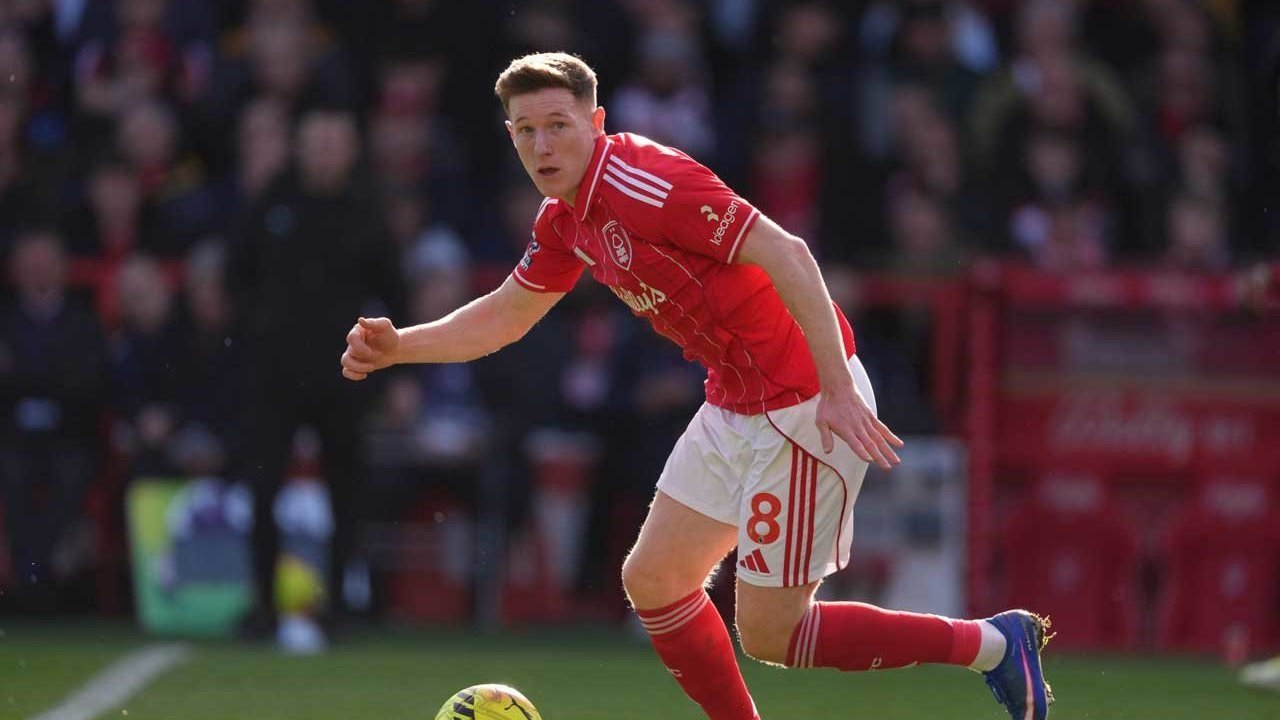 Manchester United Pertimbangkan Gelandang Baru Setelah Melepas Elliot Anderson