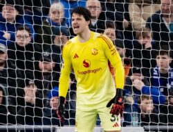 Manchester United Terpuruk di Markas Newcastle, Senne Lammens Soroti Kesalahan Bersama