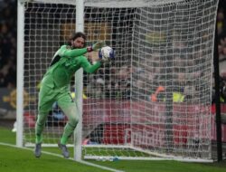 Liverpool Tanpa Alisson Becker Saat Menghadapi Brighton Setelah Comeback Cedera