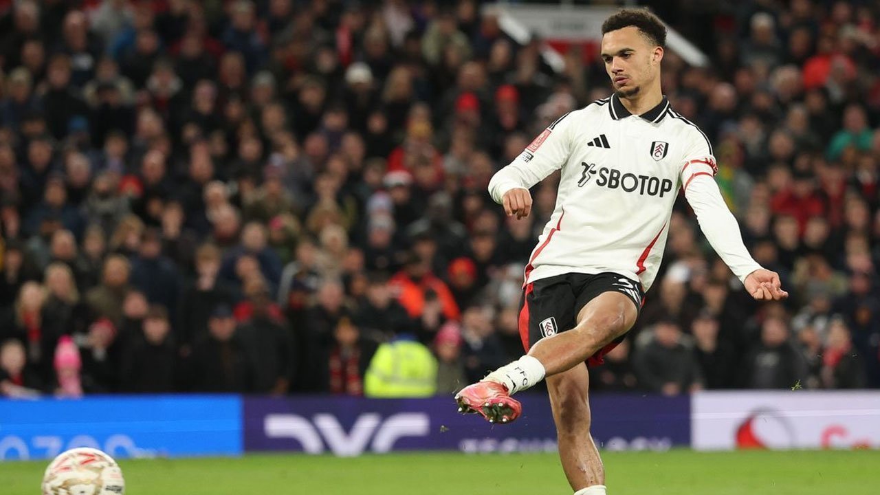 Antonee Robinson Jadi Target Utama Manchester United di Bursa Transfer