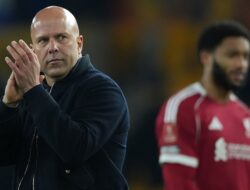 Arne Slot Sebut Kekalahan Liverpool dari Galatasaray Seperti Deja Vu Buruk
