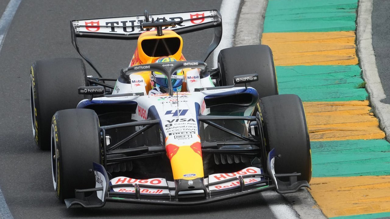 Arvid Lindblad Tampil Gemilang di F1 GP Australia 2026, Tantang Lewis Hamilton