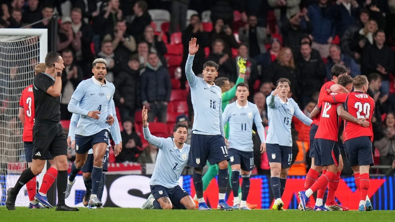 Manuel Ugarte Buat Kejutan di Wembley dengan Dua Kartu Kuning Tanpa Merah