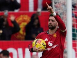 MU Diminta Bruno Fernandes Tingkatkan Performa Meski Sudah di Peringkat 3