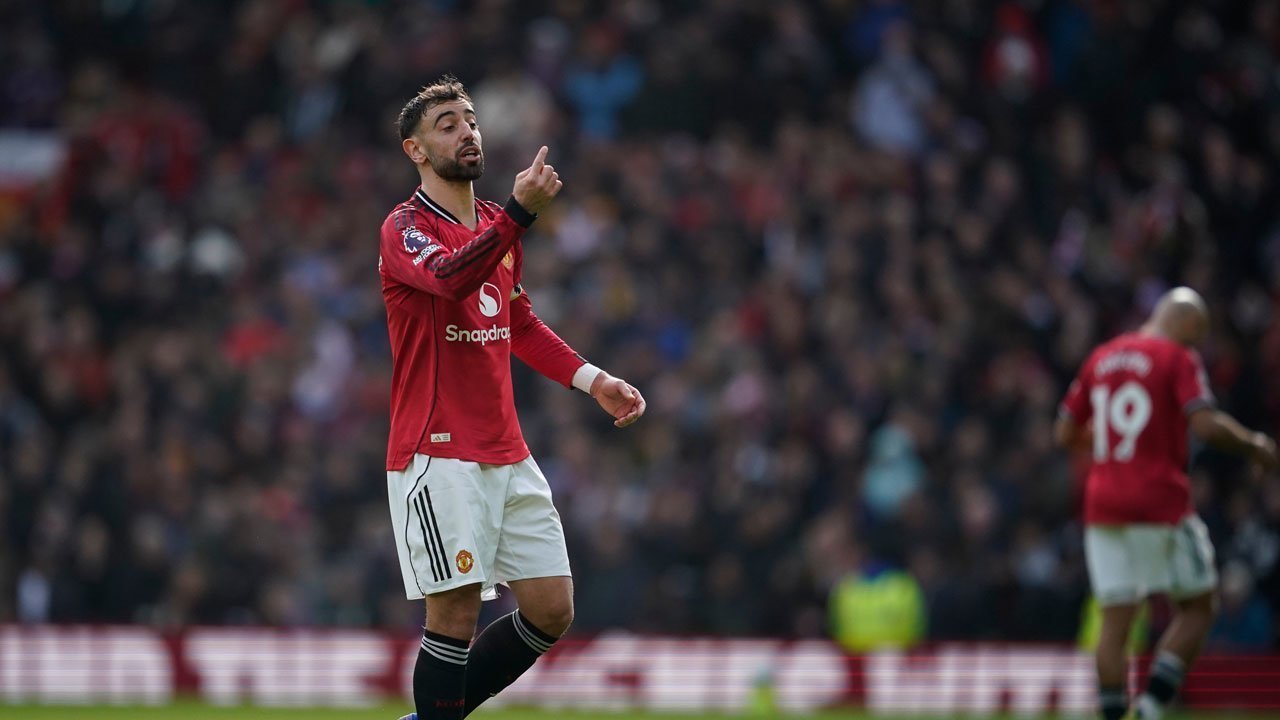 Manchester United Bertekad Pertahankan Bruno Fernandes, Kata Carrick
