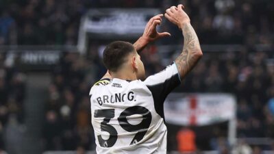 Newcastle Menolak Tawaran Manchester United untuk Gelandangnya