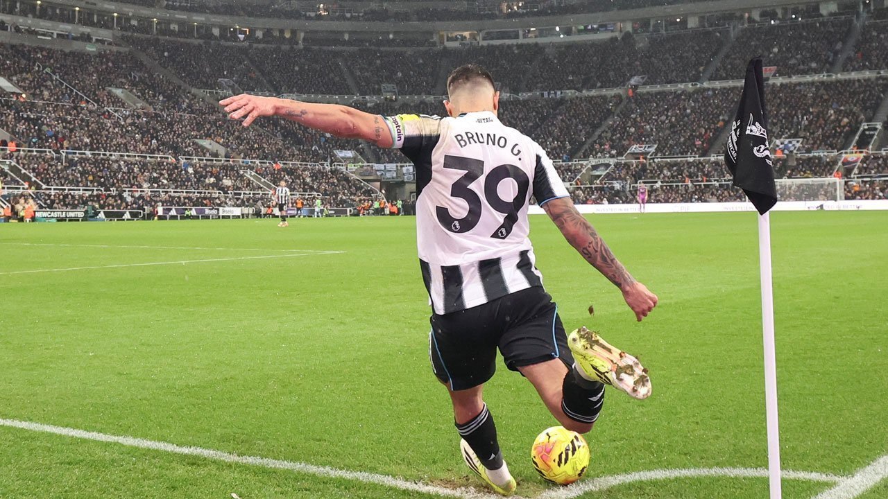 Manchester United Siapkan Gelandang Bertahan Baru, Fabrizio Romano Ungkap Pertemuan Dengan Agen