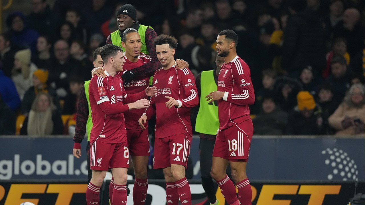 Kinerja Cemerlang Andrew Robertson: Gol dan Assist Bawa Liverpool Menang atas Wolves