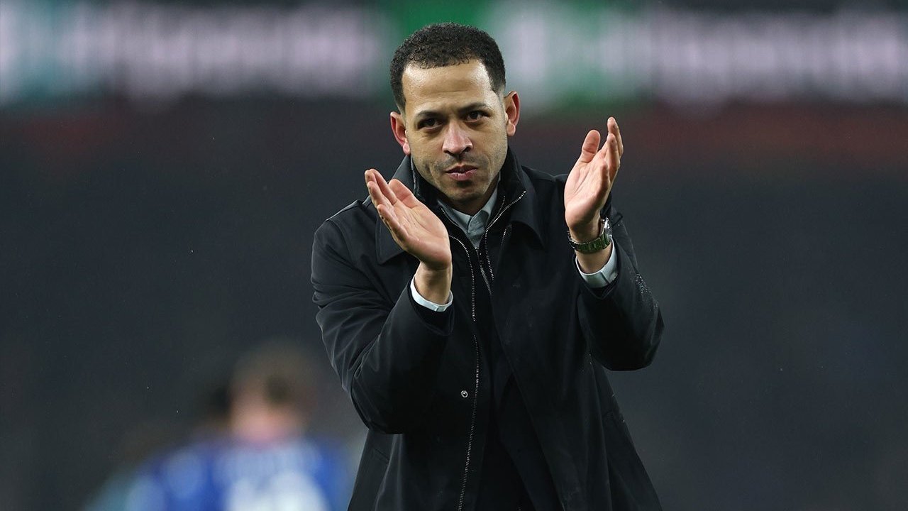 Cesc Fabregas Masuk Daftar Calon Pengganti Liam Rosenior di Chelsea