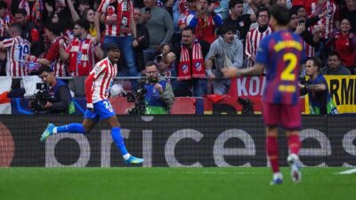 Kehebatan Lookman, Kecerdikan Griezmann, dan Keandalan Musso Bawa Barca Kembali Pulang