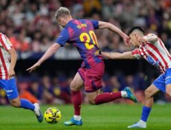 Evaluasi Performa Tim Ekspresi Dani Olmo Viral, Pasang Wajah Muram Saat Terima Penghargaan Man of the Match Duel Atletico Madrid  Barcelona