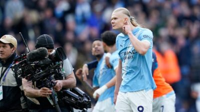 Haaland Beraksi Lucu, Arsenal Kena Troll di Lapangan