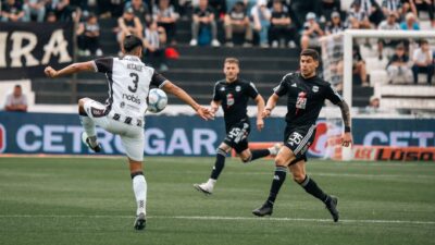 Kabar Terbaru: Misi Lolos ke Final FIFA ASEAN Cup 2026, John Herdman Pastikan Timnas Indonesia Ingin Ceta... 8 Pertandingan sepak bola dinamis dengan para pemain beraksi di lapangan hijau.