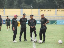 Sorotan: Persis Resmi Datangkan Asisten Nova Arianto di Timnas Indonesia U-19: Staf Pelatih Makin K…