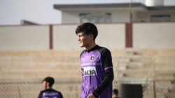 Catatan Sepak Bola: Eksklusif: Taisei Marukawa Makin Dekat Jadi WNI, Namanya Sudah Disebut John Herdman untuk ... 2 Seorang pemain sepak bola muda laki-laki yang mengenakan jersey ungu berdiri di lapangan terbuka.