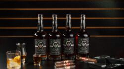 Update: Bukan Mitchell Baker, Ole Romeny Layak Jadi Pemain Terbaik Timnas Indonesia Saat Menggulun... 2 Pajangan bergaya botol whiskey Guardian Angel dengan cerutu di bar bourbon di New Orleans.